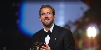 هاري كين يتوج بالكرة الذهبية لأفضل لاعب في العالم لعام 2026