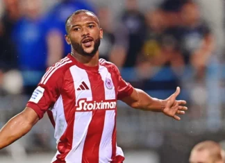 المدير الرياضي لأولمبياكوس يشيد بأيوب الكعبي ويترقب عودته إلى الملاعب